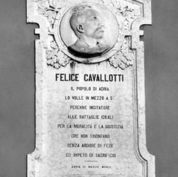 Lapide dedicata a Felice Cavallotti ad Adria inaugurata nel 1911