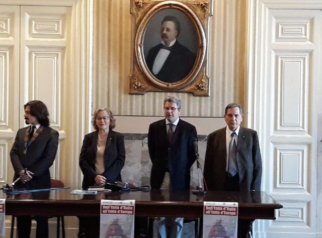 Manifestazione sull’Unità europea a Ostuni (Brindisi) il 16 maggio. Da sinistra: avv. Gianmichele Pavone, presidente del Rotary, Annita Garibaldi, avv. Guglielmo Cavallo, vicesindaco, prof. Silvano Marseglia, presidente europeo AEDE