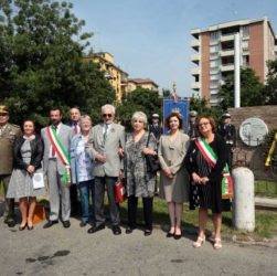 Modena 26 maggio 2018 – Foto di gruppo delle autorità e discendenti di Ciro Menotti nel piazzale Primo Maggio