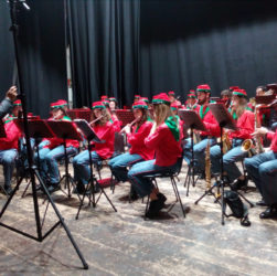 La banda garibaldina di Poggio Mirteto diretta dal M° Gamberoni sul palco del teatro comunale
