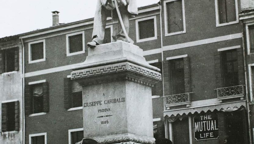 Il monumento a Padova dedicato a Garibaldi in una foto d’epoca