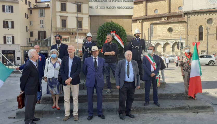 Firenze, 20 settembre 2021 - Dinanzi all’obelisco dedicato ai Caduti di tutte le guerre, da sinistra: Scarlino, Casprini, Campagnano, Zarcone, Giannellini, Niccolai, Bertini, Milani e Paola Fioretti