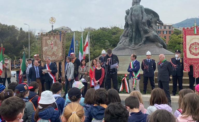 Numerose le scolaresche presenti a Quarto (Genova) per ricordare la partenza dei volontari per la Spedizione dei Mille