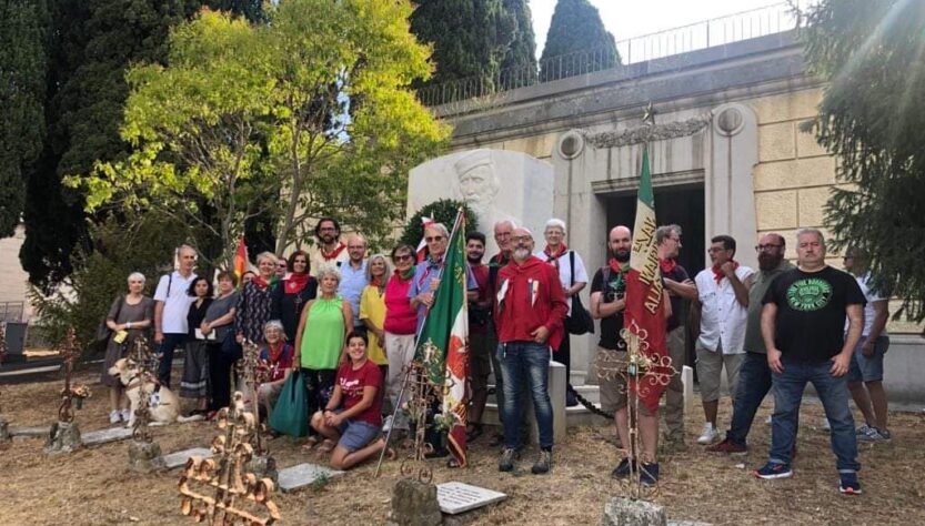 Firenze, 11 agosto - Foto di gruppo nel quadrato dei garibaldini a Trespiano